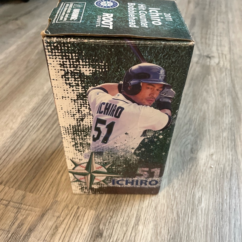 Ichiro Suzuki Hit Counter Bobblehead Seattle Mariners MLB 2011 Stadium Exclusive